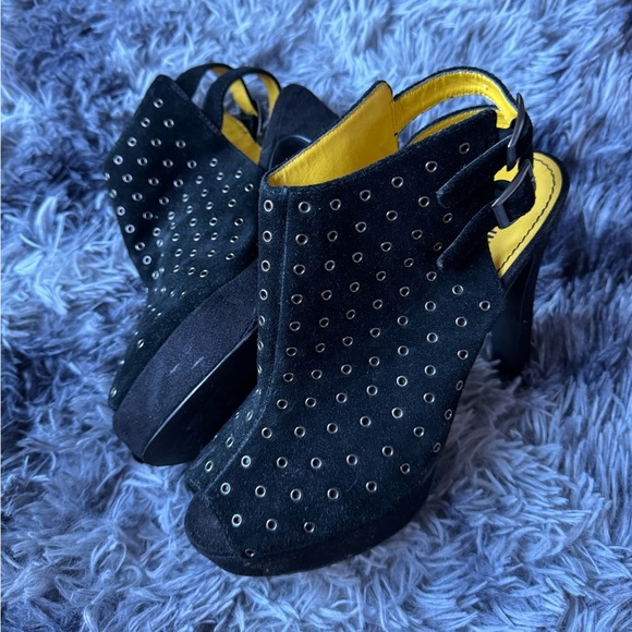 Colin Stuart Heels - Picture 2 of 7